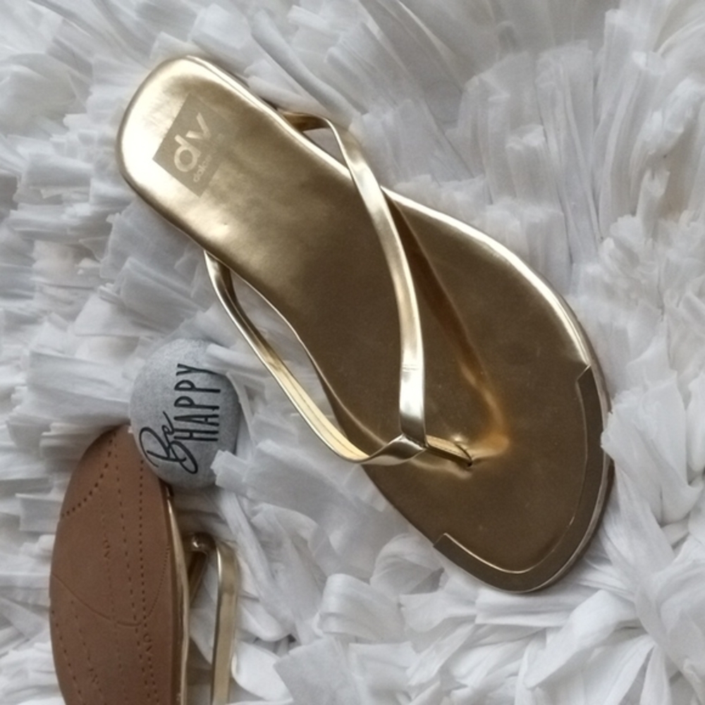 Dolce Vita DV Gold Thong Sandals Flip Flops 7.5 New!